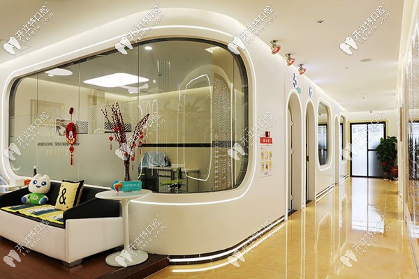 欽州私人的康美口腔做牙齒正畸價(jià)格貴嗎?聽說還能刷醫(yī)?？? border=